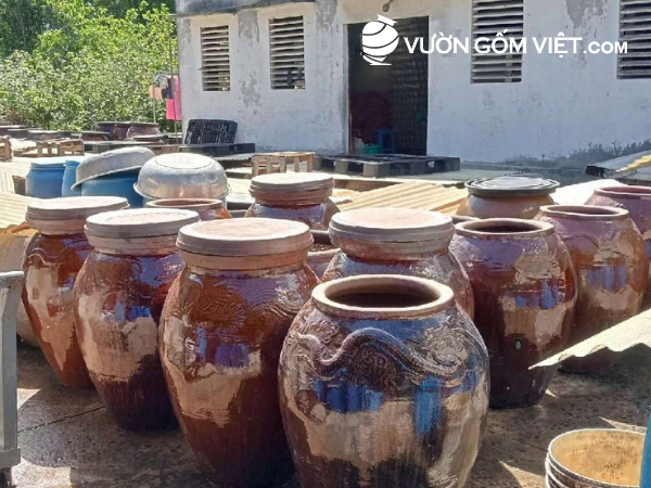 chậu lu gốm ngoài trời nắng