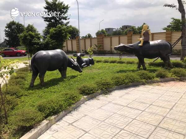 tượng trâu phong thủy gốm sứ