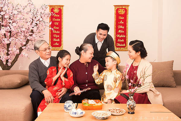 tặng quà tết cho ông bà
