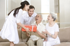 Tặng quà Tết cho ông bà - Những món quà ý nghĩa dịp năm mới